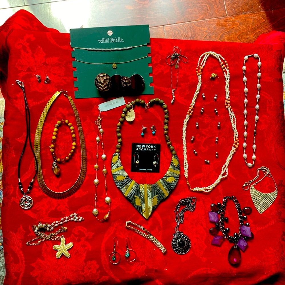 Lot of Costume Jewelry 21 Pieces